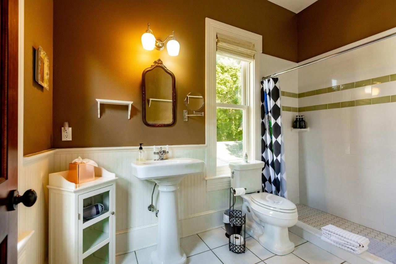 Southern Charm In The Camellia Rose Inn Gainesville Esterno foto